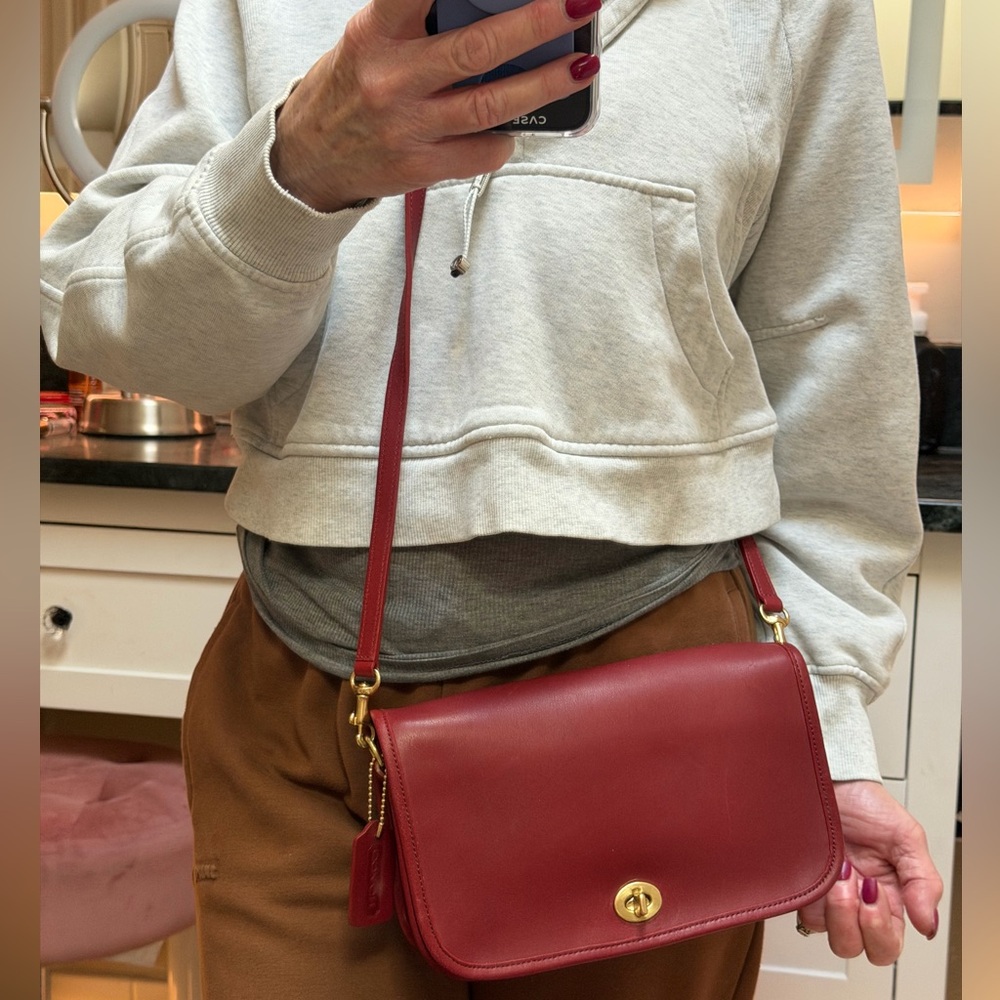 VINTAGE COACH RED LEATHER PENNY POCKET BAG
Style # 9755 - Picture 17 of 17